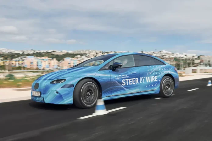 Оновлений Mercedes-Benz EQS отримає штурвал замість керма