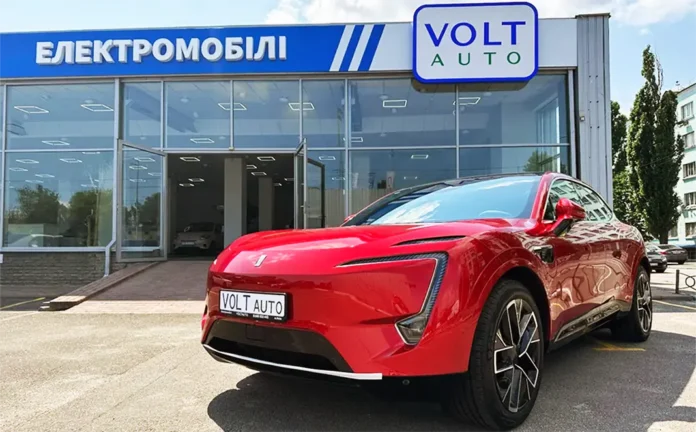 У Києві почали закриватися салони електромобілів