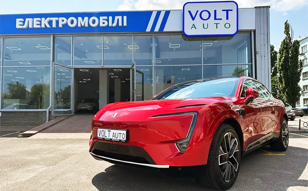 У Києві почали закриватися салони електромобілів