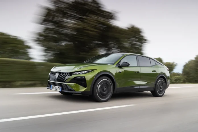 Перший тест оновленого Peugeot 408. Що змінилося?