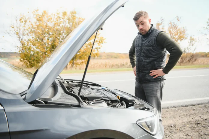 Чому з-під капота гуде вентилятор, коли двигун вже не працює