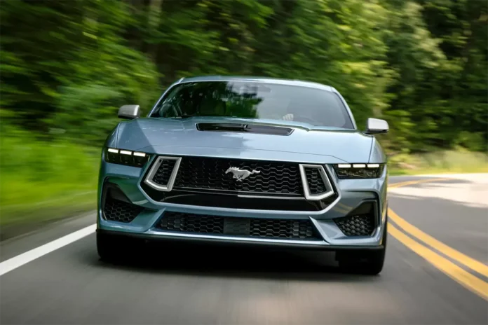 Ford показав дилерам чотиридверний Mustang